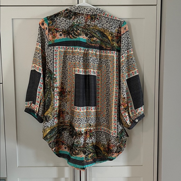 Figueroa & Flower Colorful Patterned Button-Up Blouse - Picture 6 of 6